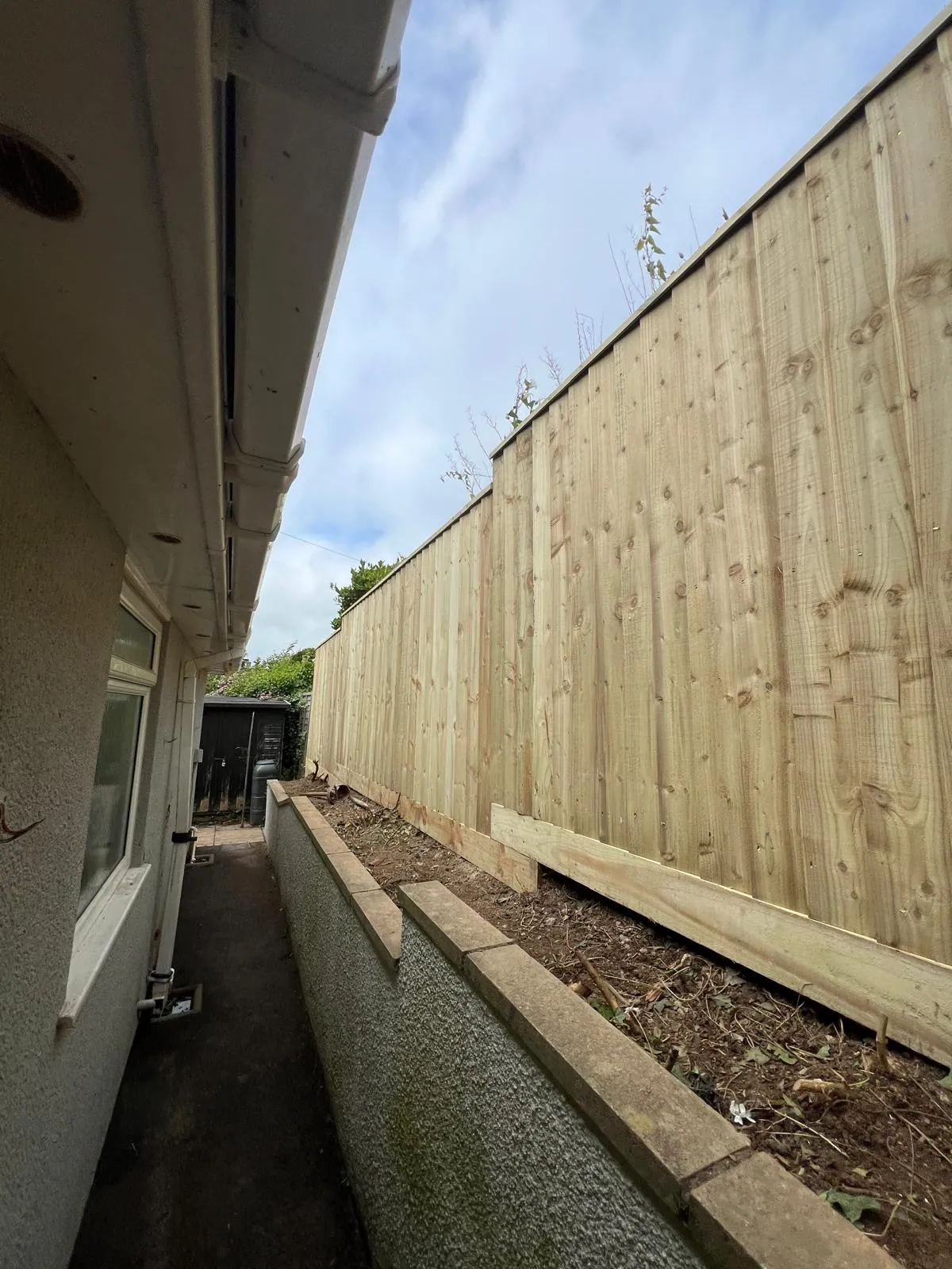 Vertical featheredge boards providing full privacy screening