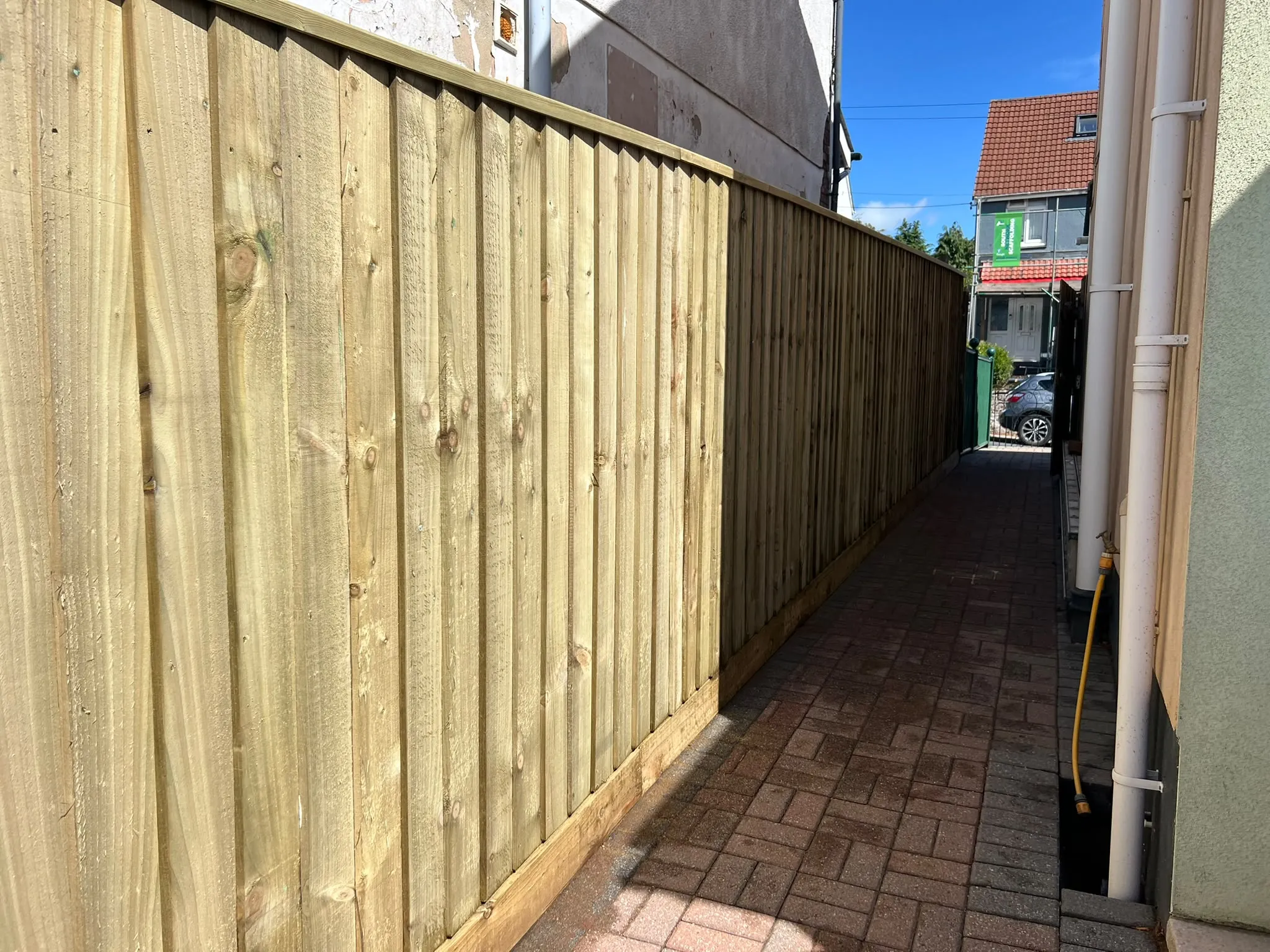 Length of new closeboard fencing down a Paignton residential side passage