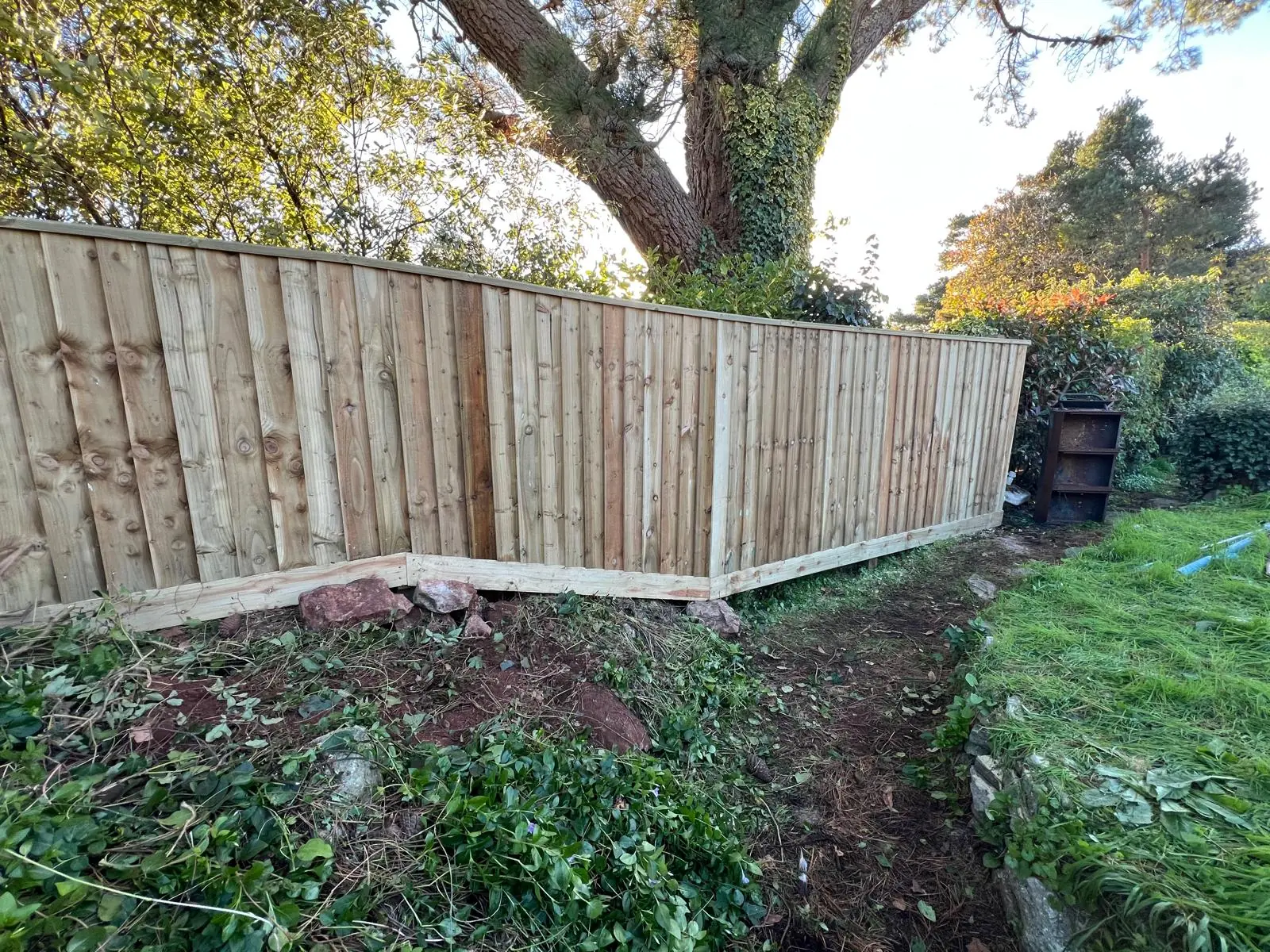 Closeboard fencing detail and finish