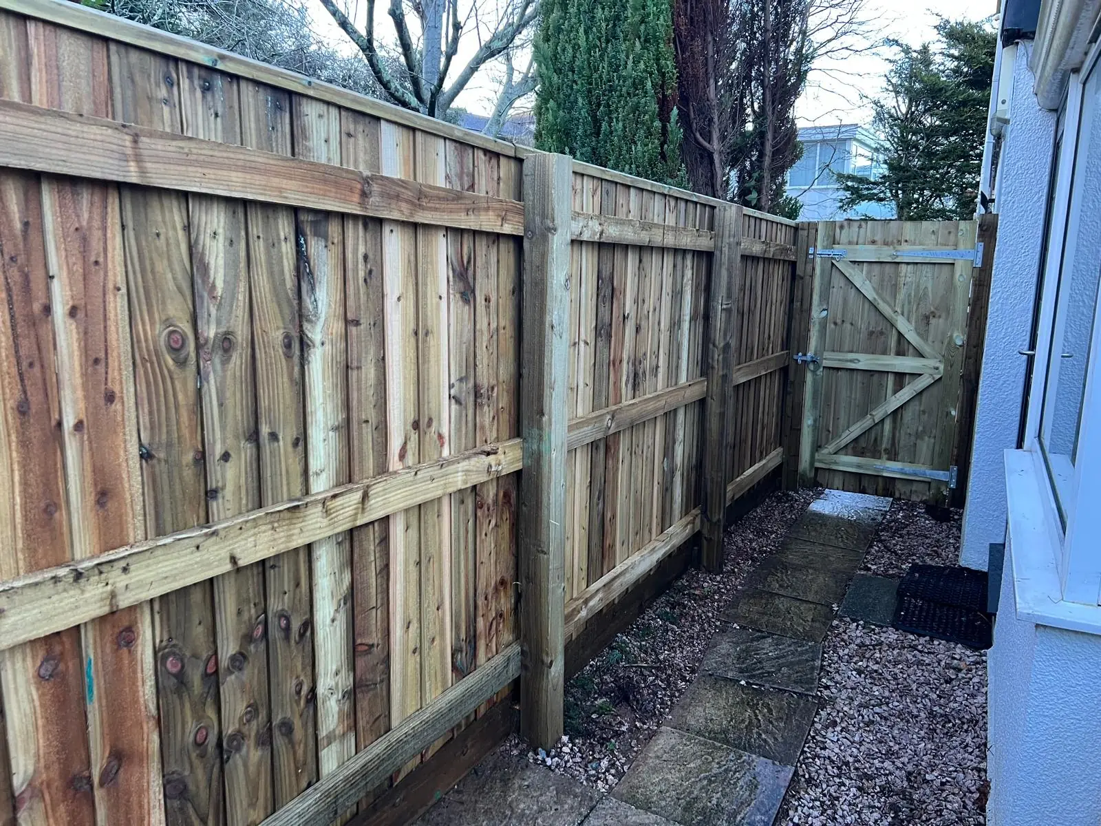 Secure garden boundary fence in Starcross, Devon
